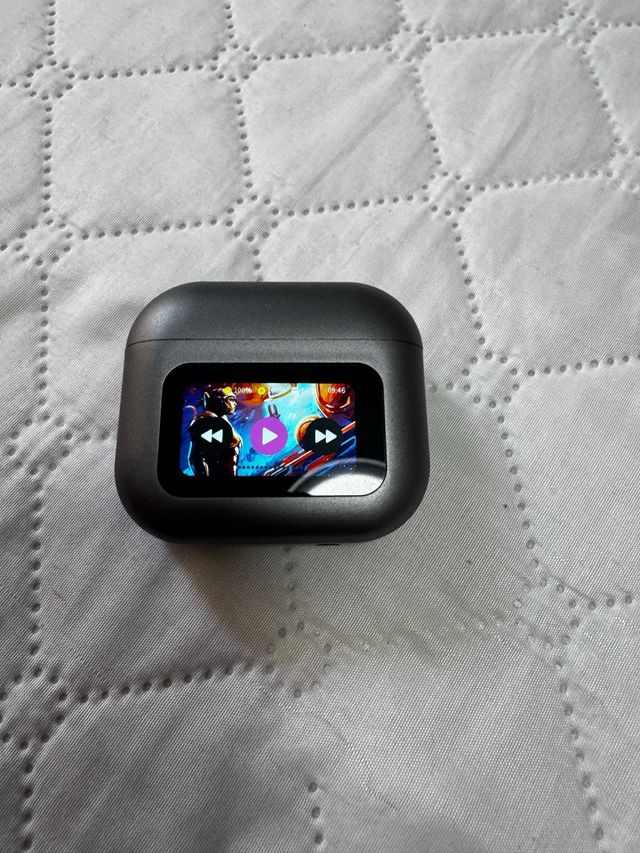 Auriculares con pantalla y cancelación