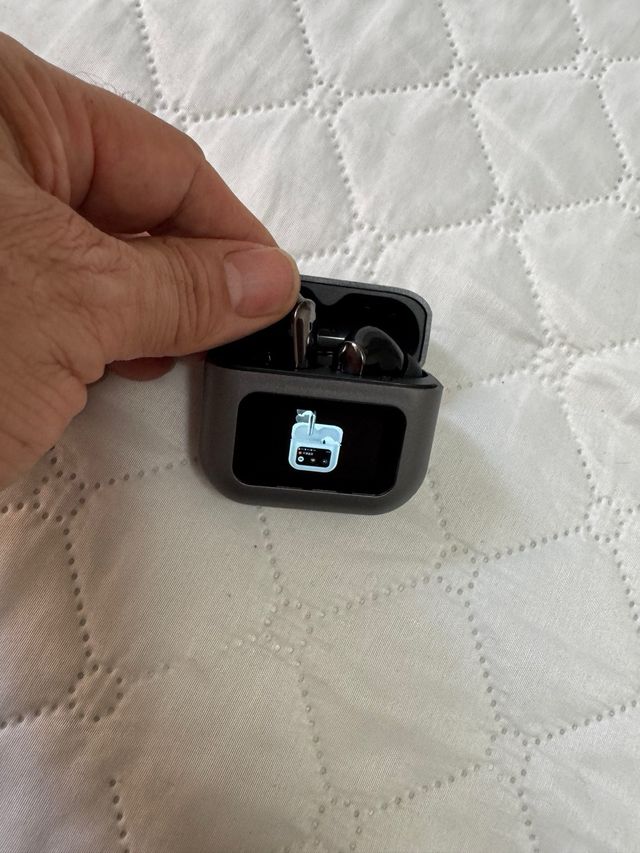 Auriculares con pantalla y cancelación