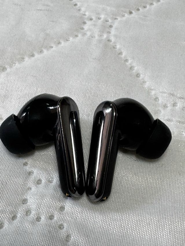 Auriculares con pantalla y cancelación