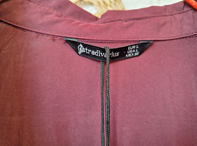 Blusa Stradivarius.