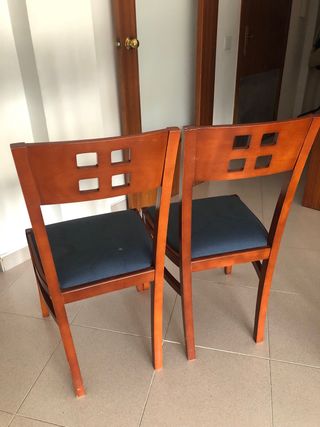2 Sillas de madera de cedro en buen estado