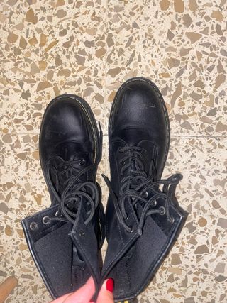 Botas Dr. Martens negras con cordones