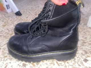Botas Dr. Martens negras con cordones