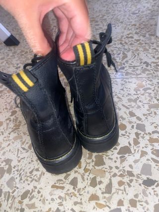 Botas Dr. Martens negras con cordones