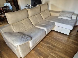 Sofá extensible beige de tela