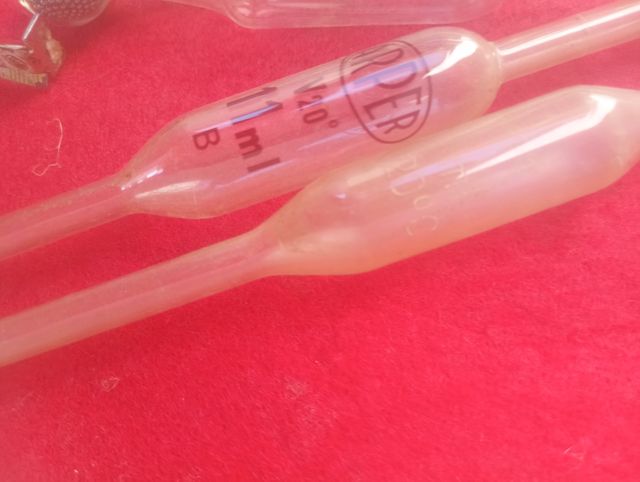 Densimetri e termometri antichi per vino