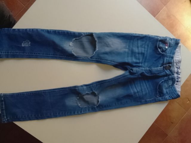 Pantalones vaqueros desgastados para niño