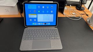 iPad Air M1 64GB Plata + Apple Pencil + Logitech
