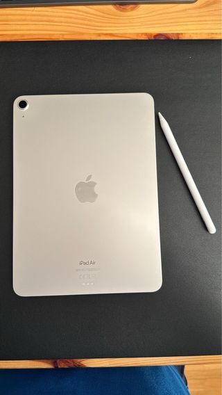 iPad Air M1 64GB Plata + Apple Pencil + Logitech