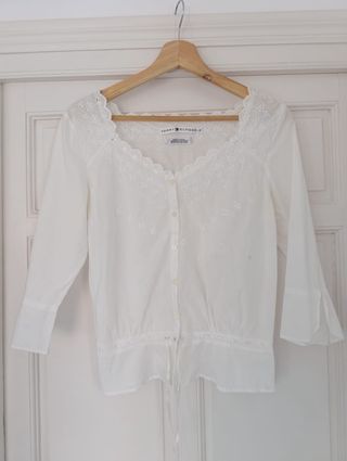 Blusa Tommy Hilfiger bordada blanca