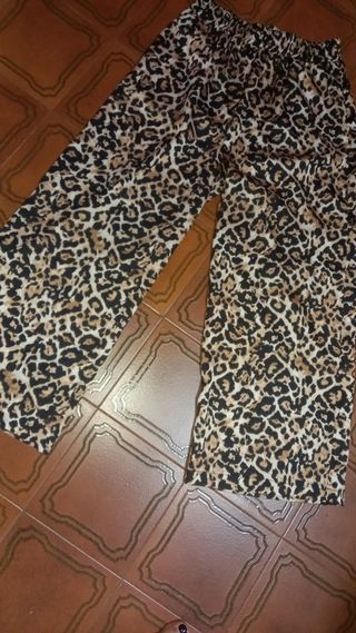 Pantaloni maculati con tasche