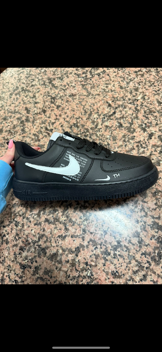 Nike Air Force Negras de segunda mano por 40 EUR en Lisboa en