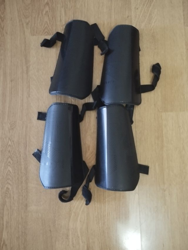 Espinilleras Negras Ajustables(precio para las dos