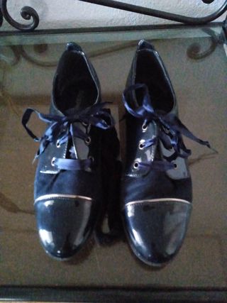 Zapatos charol azul con lazo