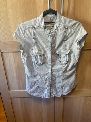 Blusa gris de manga corta