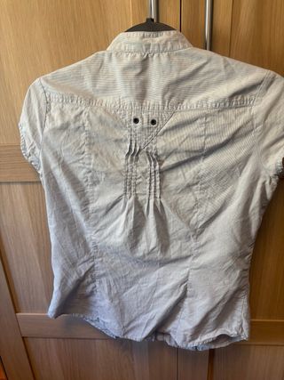 Blusa gris de manga corta