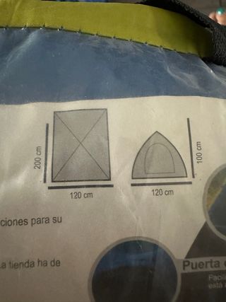 Tienda de campaña azul y amarilla