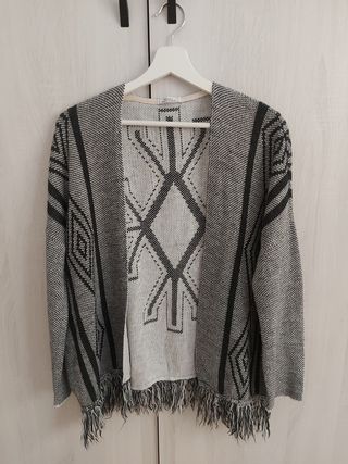 Chaqueta de punto con flecos