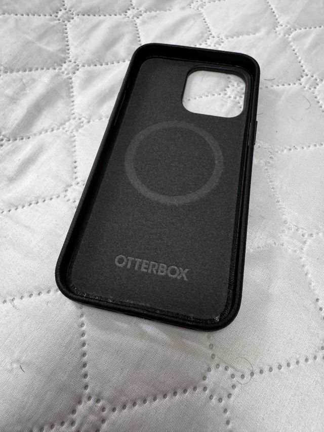 Funda OtterBox iPhone 15 Pro Max Negra