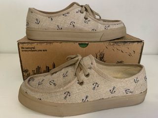 Zapatos náuticos de loneta beige con anclas