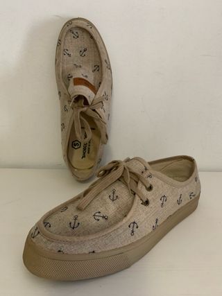 Zapatos náuticos de loneta beige con anclas