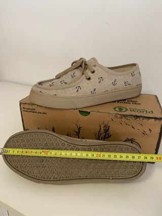 Zapatos náuticos de loneta beige con anclas