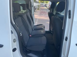 Opel Combo con doble puerta lateral 6 velocidades