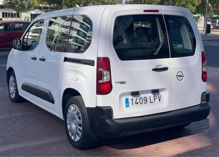 Opel Combo con doble puerta lateral 6 velocidades