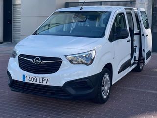 Opel Combo con doble puerta lateral 6 velocidades