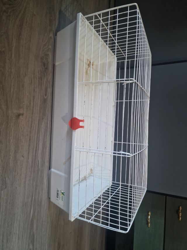 Jaula blanca para mascotas