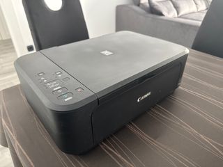 Impresora Canon PIXMA Negra, también la cambio.