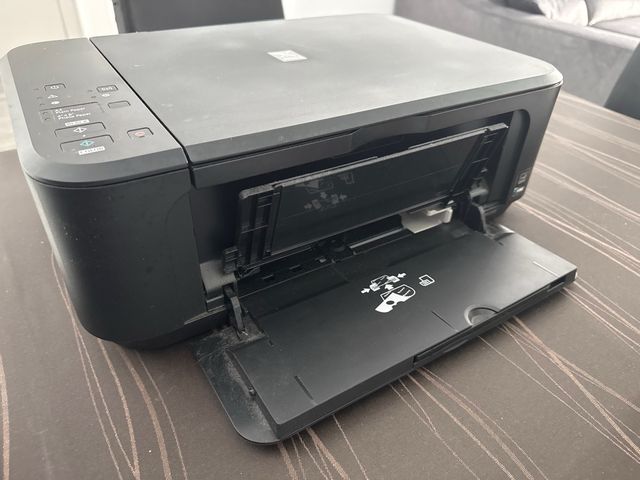 Impresora Canon PIXMA Negra, también la cambio.