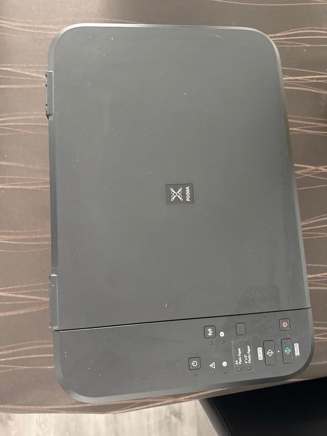 Impresora Canon PIXMA Negra, también la cambio.