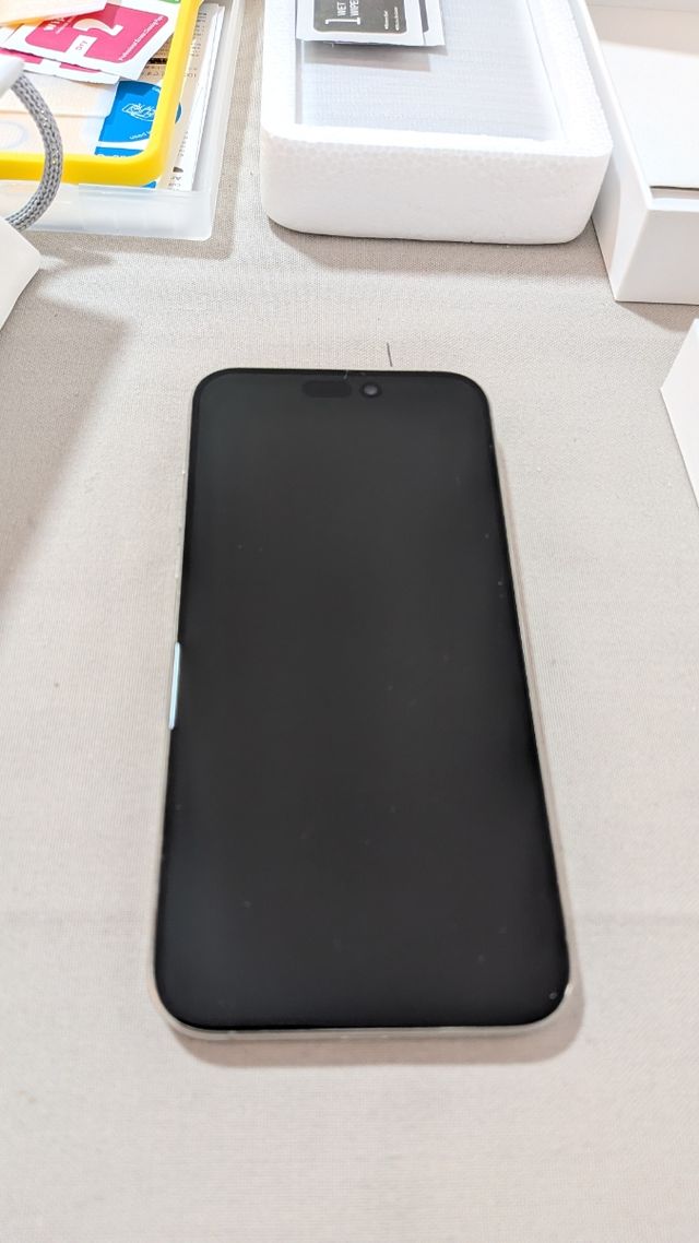 iPhone 15 Pro Max titanio natural con Accesorios