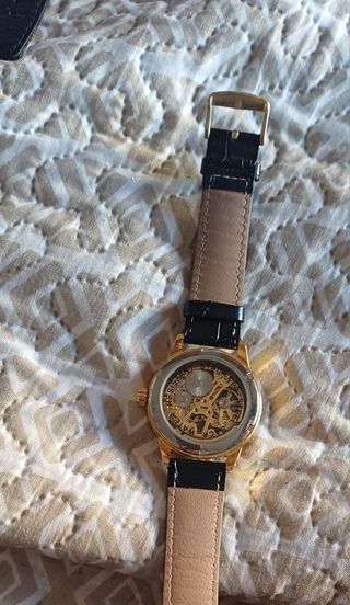 Reloj Esqueleto Dorado y Negro