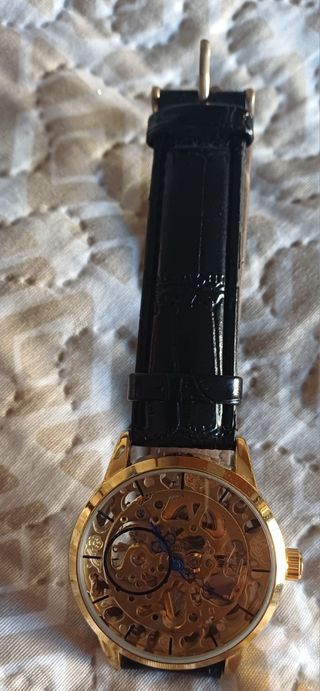 Reloj Esqueleto Dorado y Negro