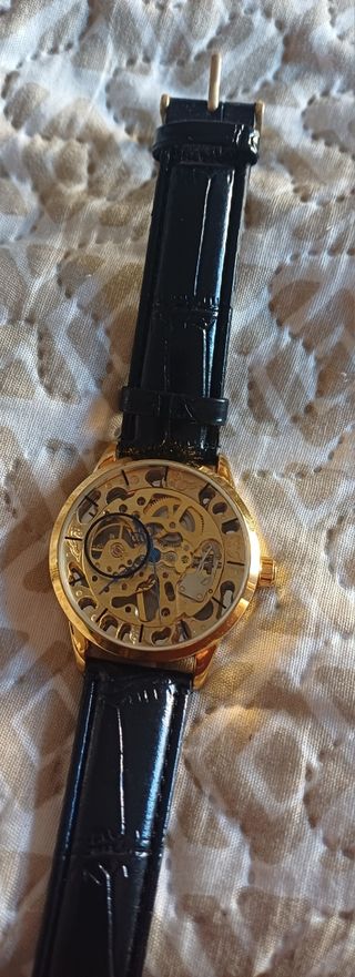 Reloj Esqueleto Dorado y Negro