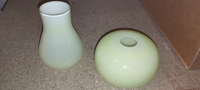 Jarrones de cristal verde y blanco