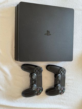 PS4 Slim Negra + 2 Mandos