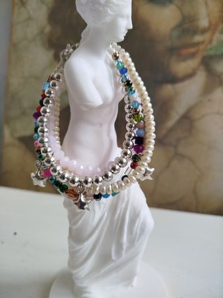 Pulsera de piedras naturales y estrellas