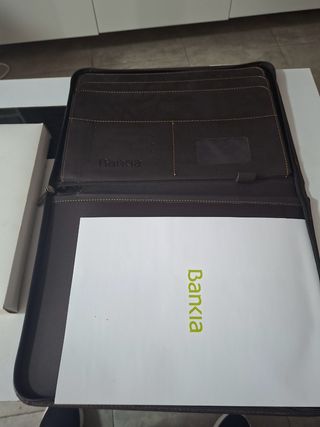 Carpeta portadocumentos de cuero sint.