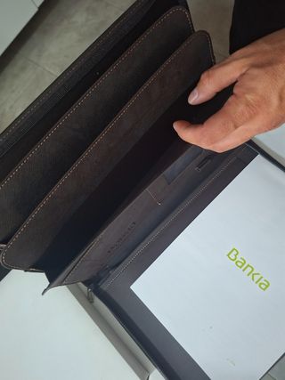 Carpeta portadocumentos de cuero sint.