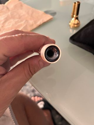 “Tú toca, yo limpio tu boquilla ”