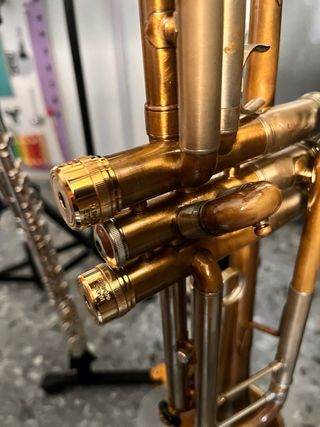 “Tú toca, yo limpio tu boquilla ”