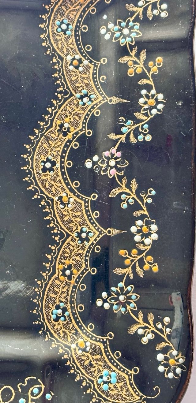 Vassoio antico decorato