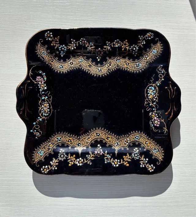 Vassoio antico decorato