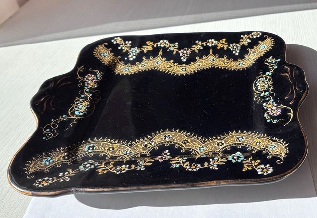 Vassoio antico decorato