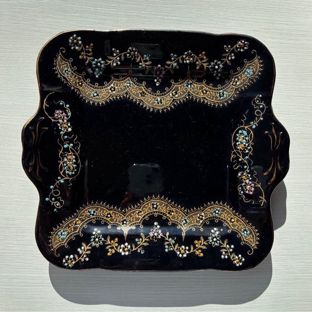 Vassoio antico decorato