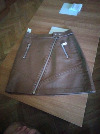 Falda marrón con cremallera