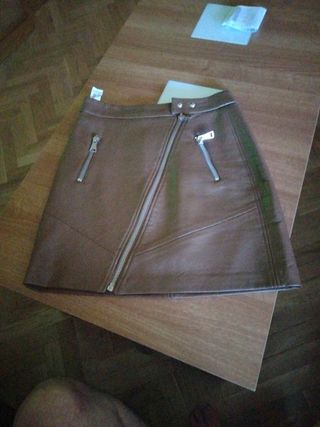 Falda marrón con cremallera